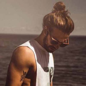 Peinados-para-cabello-largo-hombres-bun-5