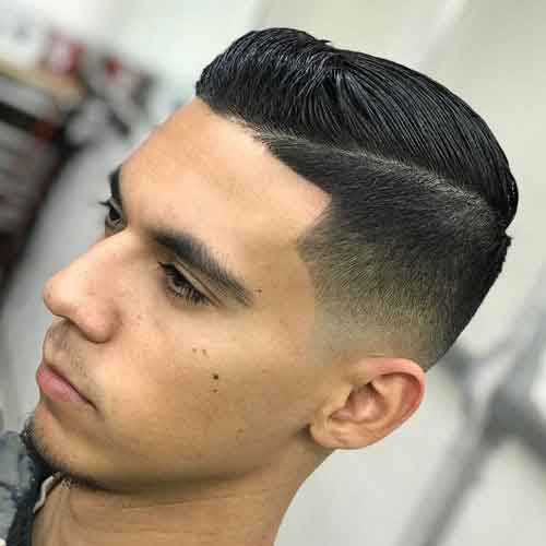 Peinado comb over con degradado bajo en forma