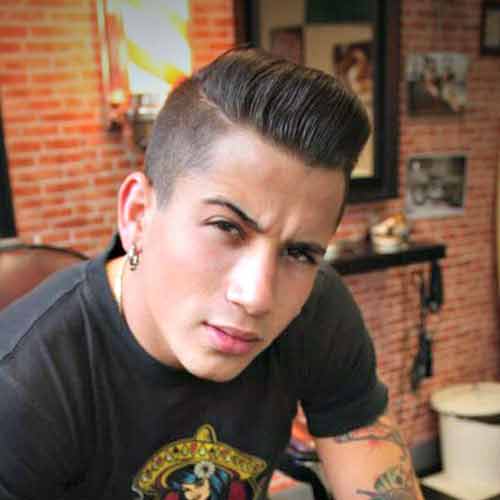 lados cortos con comb over y la pompa