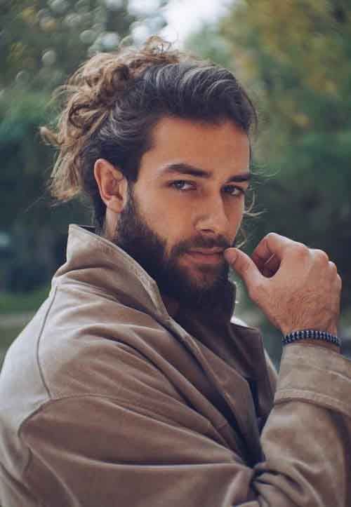 corte de pelo estilo bun desordenado