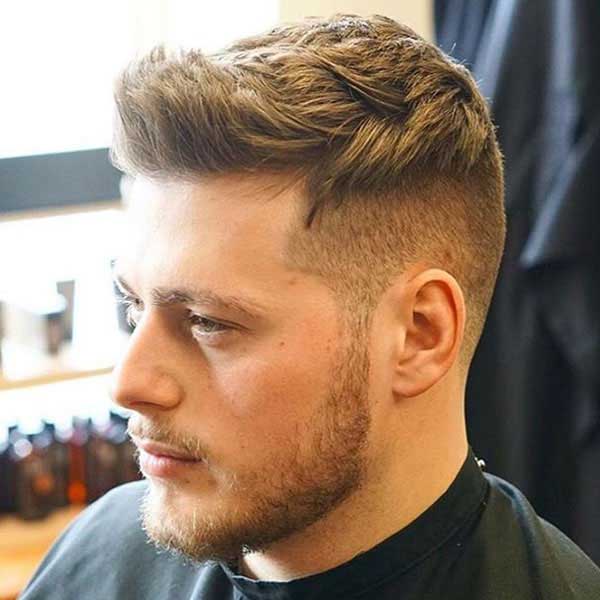 Pelo corto con puntas en la parte delantera con corte de la tripulación con degradado